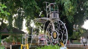 Replika-sepeda-raksasa-yang-ada-di-Taman-Mawar-Lansia-di-Kota-Banjarbaru.jpg