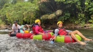 River-tubing-antraksi-wisata-di-Sungai-Amandit-Loksado-sss.jpg