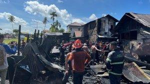 Rumah-bedakan-yang-berada-di-Gang-Samudin-luluh-lantak-akibat-kebakaran-yang-terjadi.jpg