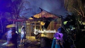 Rumah-yang-ditempati-nenek-dan-cucu-terbakar.jpg