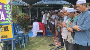 SALAT-Suasana-haru-menyelimuti-rumah-duka-Pratu-Anumerta-Yahya-1.jpg