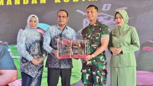 SERAHKAN-KENANG-KENANGANWakil-Bupati-Kotabaru-12.jpg