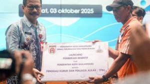 SERAHKAN-SIMBOLIS-Wakil-Wali-Kota-Banjxd.jpg