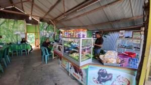 SUASANA-di-warung-ketupat-Dharma-di-Jalan-KH-Mansyur-Pelaihari.jpg