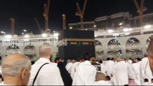 Saat-umat-muslim-melaksanakan-tawaf-mengelilingi-kabah-baitullah-sebanyak-7-kali.jpg