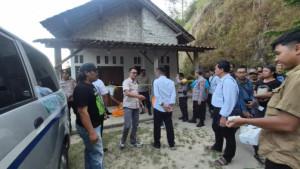 Satreskrim-Polres-Ponorogo-saat-melakukan-olah-tkp-pembunuhan-pasutri.jpg
