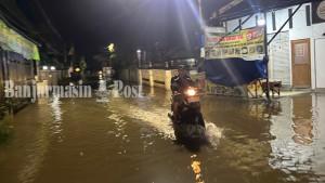 Sejumlah-ruas-jalan-di-Banjarmasin-digenangi-banjir-rob.jpg