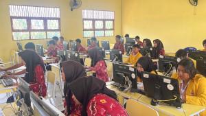 Sejumlah-siswa-SMAN-5-Banjarmasin-sedang-mengikuti-simulasi-TKA-jelang-SNBP.jpg