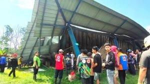 Seorang-korban-gudang-Karet-di-Desa-Lianganggang.jpg