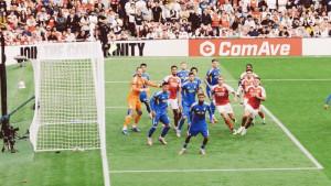 Sepak-pojok-kini-menjadi-sentara-andalan-Arsenal-saat-bertanding.jpg