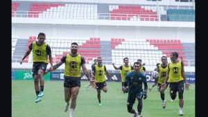 Skuad-Laskar-Antasari-lakukan-latihan-di-Stadion-Jatidiri.jpg