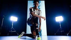 Striker-baru-Juventus-Jonathan-David-diperkenalkan-ke-publik.jpg