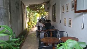 Suasana-Outdoor-Kafe-Livy-di-Pusat-Kota-Barabai-1.jpg