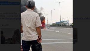 Suasana-bus-rombongan-kades-terbakar-di-Jakarta.jpg