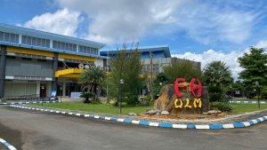 Suasana-di-depan-gedung-Fakultas-Hukum-Universitas-Lambung-Mangkurat2.jpg