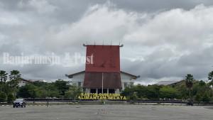 Suasana-di-depan-kantor-Gubernur-Kalimantan-Selatan-di-Banjarbaru3.jpg