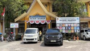 Suasana-di-depan-pintu-masuk-SMA-Negeri-1-Banjarmasin2.jpg