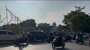 Suasana-di-di-jalan-Ahmad-Yani-depan-Kantor-Kelurahan-Batulicin.jpg