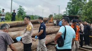 Suasana-evakuasi-Guproni-korban-tertimpa-kayu-pria-tua122.jpg