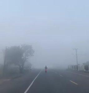 Suasana-kabut-asap-Sabtu-2462023-pagi-menebal-di-kawasan-Lik-Lianganggang-Banjarbaru.jpg
