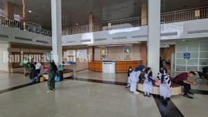 Suasana-lobi-pintu-belakang-RSUD-Sultan-Suriansyah-Kamis-2592025.jpg