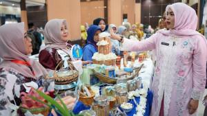 Suasana-lomba-memasak-kue-banjar-di-Festival-Kuliner-Banjar-2025.jpg