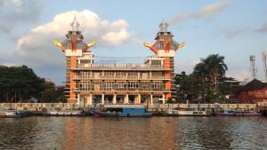 Suasana-menara-pandang-Siring-Sungai-Martapura-Banjarmasin-Rabu.jpg