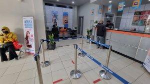 Suasana-pelayanan-di-Bank-BRI-Martapura-sebelum-libur-lebaran-2022.jpg