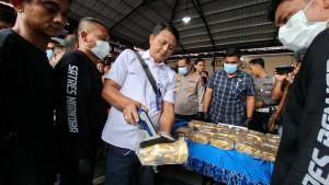 Suasana-pemusnahan-narkotika-jenis-sabu-sabu-seberat-19-kilogram.jpg