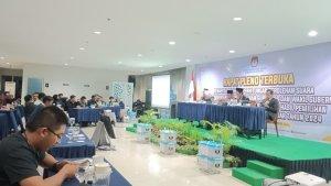Suasana-proses-rekapitulasi-perhitungan-suara-Pilkada-Serentak-2024.jpg