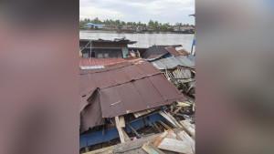 Suasana-rumah-ambruk-di-Aluh-aluh-Kabupaten-Banjar.jpg