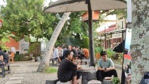 Suasana-saat-sore-hari-di-Kedai-Need-Coffee.jpg