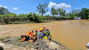 Suasana-simulasi-arung-jeram-di-Bendungan-Bajuin-Senin-311-siang.jpg
