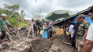 TANGIS-Isak-tangis-keluarga-dan-warga-mengiringi-menatapi-prosesi-p11.jpg