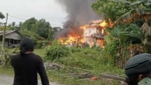TERBAKAR-Rumah-di-Jalan-Ahmad-Yani-RT-10-RW-03-Kelurahan-Landasan-Ulin-Selatans.jpg