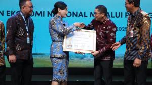 TERIMA-PENGHAGAAN-Bupati-Andi-Rudi-Latif-langsung-d.jpg