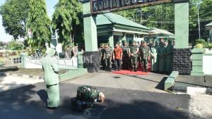 TINGGALKAN-SATUAN-Suasana-haru-dan-khidmatD.jpg