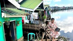 TITIAN-Warga-terdampak-ambruknya-jalan-utama-Kampung-Hijau-Banjarmasin-1.jpg