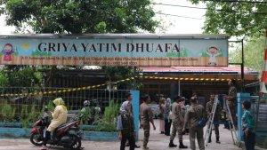 Tampak-depan-Panti-Griya-Yatim-Dhuafa-Banjarbaru-saat-ditertibkan-oleh-Personel-Satpol-PP.jpg