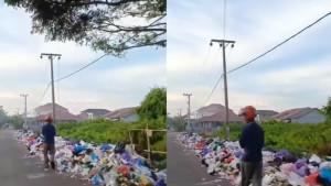 Tampak-tumpukan-sampah-di-Jalan-Pramuka-tepatnya-Komplek-Melati-Indah.jpg