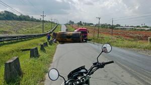 Tangki-bermuatan-CPO-terbalik-di-Jalan-Poros-Tarjun.jpg