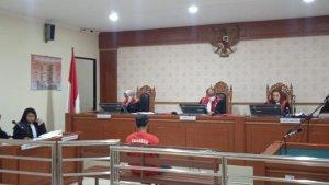 Terdakwa-Irwan-saat-menjalani-persidangan.jpg