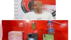 Tersangka-HL-45-dan-barang-bukti-yang-diamankan-polisi.jpg