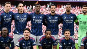 Tim-Arsenal-foto-bersama-menjelang-laga-Liga-Champions.jpg