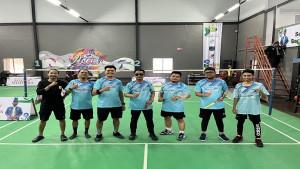 Tim-Badminton-Pemko-Banjarmasin-berpose-bersama-Walikota-Banjarmasin-M-Yamin.jpg