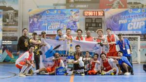 Tim-Futsal-FWE-Kalsel-berfoto-bersama-usai-menjadi-juara-Futsal-PWI-Adaro-Cup-2025.jpg