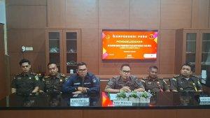 Tim-Penyidik-Kejari-Batola-saat-melakukan-konferensi-pers-di-Kejari-Batola.jpg