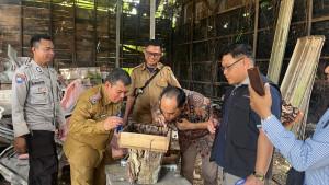 Tim-PkM-Prodi-Akuntansi-ULM-saat-melakukan-peninjauan-madu-kelulut.jpg