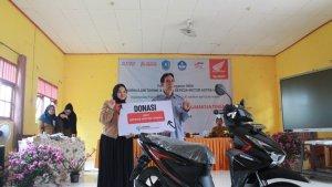 Trio-Motor-berikan-satu-unit-motor-baru-ke-SMKN-1-Kapuas-Murung.jpg