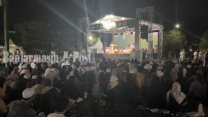 ULM-Banjarmasin-menggelar-tabligh-akbar-yang-menghadirkan-Ustadz-Dasad-Latif.jpg